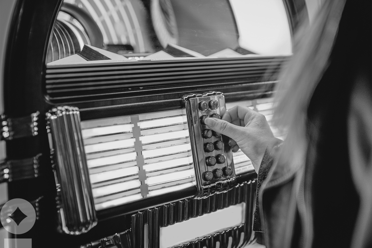 American flag flying over government building in city, blue sky and clouds NewEdge Wealth The Weekly Edge It’s Not Unusual